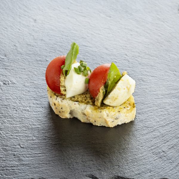 Canapé Caprese